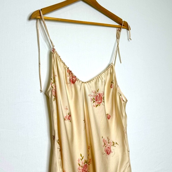 Reformation Beatrice Top - Picture 2 of 7